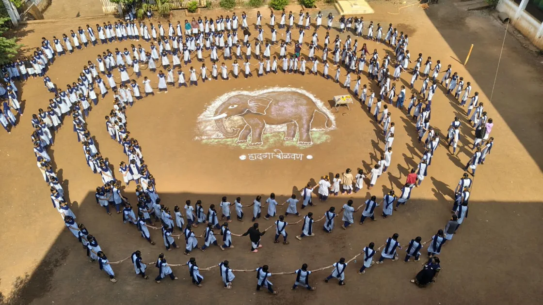 आजऱ्याच्या व्यंकटराव हायस्कूलमध्ये 'हादगा बोळवण' समारंभ उत्साहात; साडेचारशे विद्यार्थिनींचा सहभाग